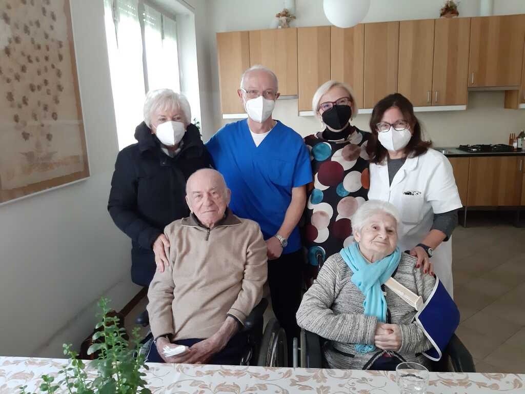 Algunas casas familia para ancianos de Sant'Egidio en Europa están dedicadas a Simenón y a Ana, a los que hoy recordamos